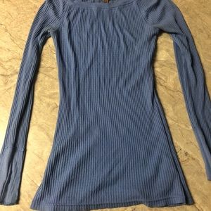 3/$25 ❤️ Light blue long sleeve top